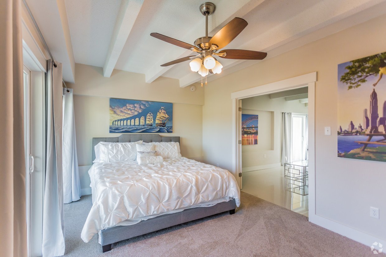 The Pat bedroom comfortably holding a king size bed and a lovely ceiling fan
